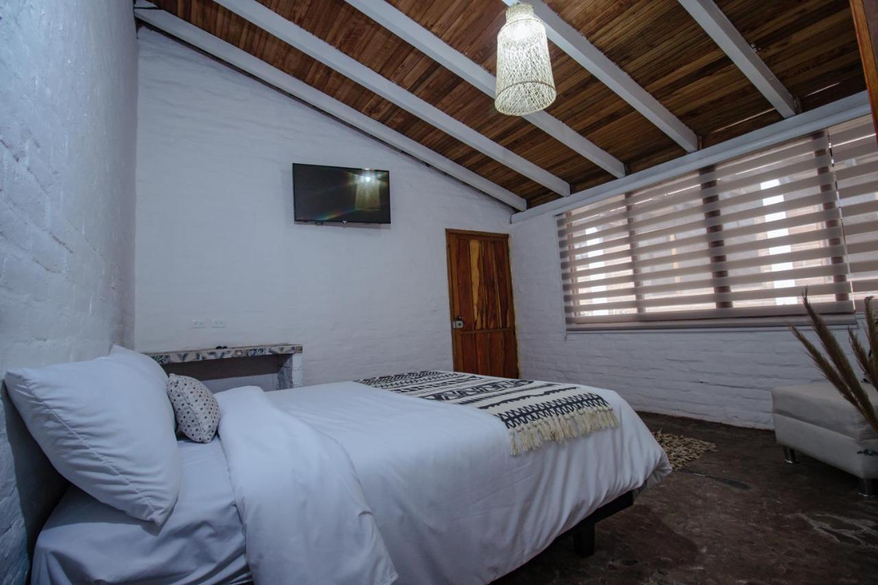 Rustic Quinta La Aurora Bed & Breakfast Banos  Exterior photo